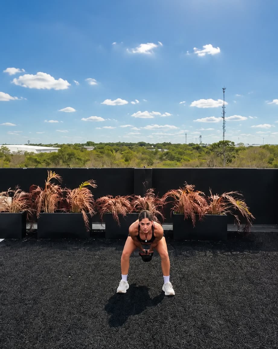 Coach de SUNFIT guiando un entrenamiento en Mérida